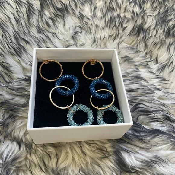 Bold multi hoop blue earrings - Picture 3 of 3